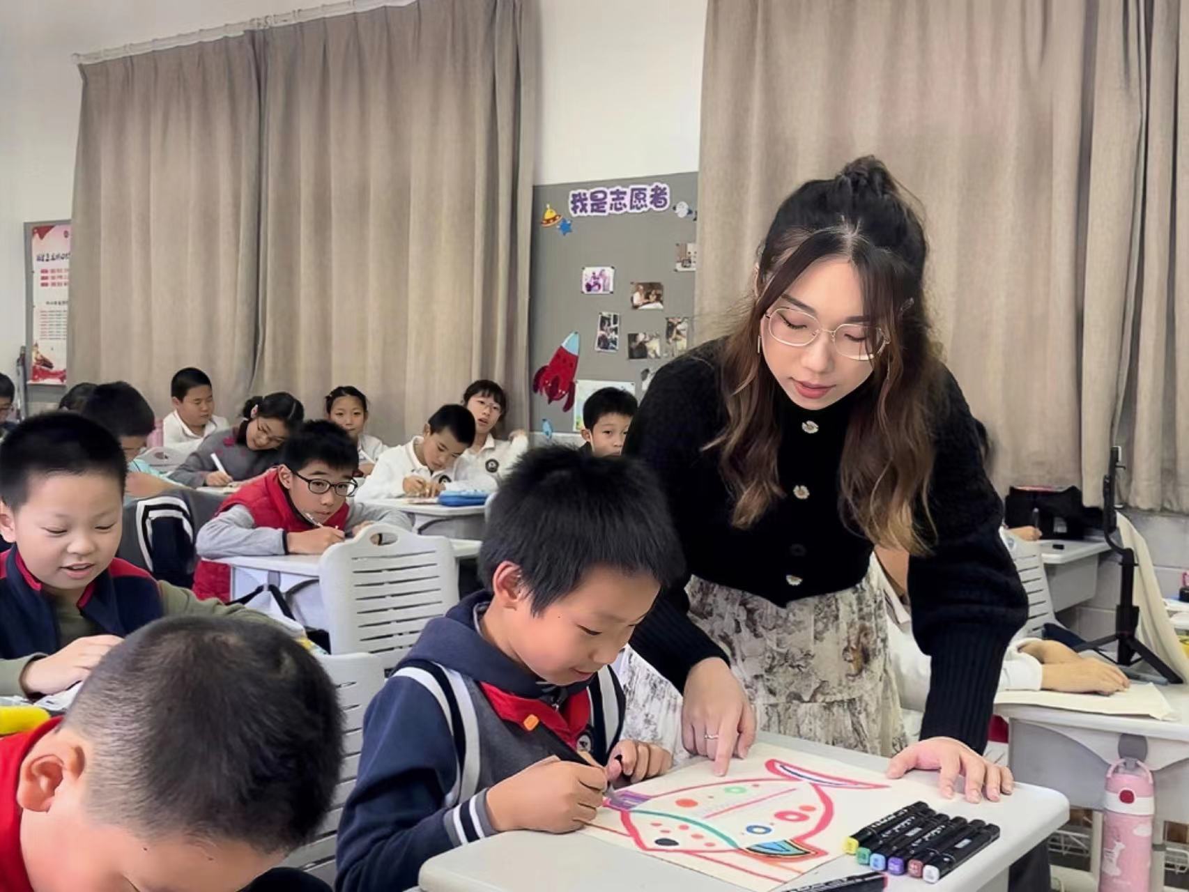 工作场景照片2.jpg